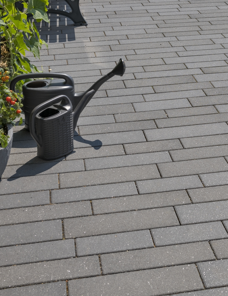 Adina® Pavé Béton Multi-formats Anthracite Grenaillée Ep. 8CM 0,96m²